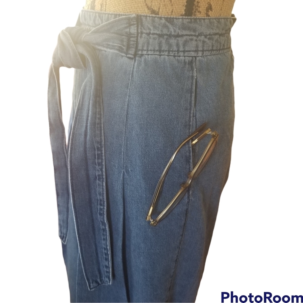 𝅺University Thread capris - Picture 4 of 7